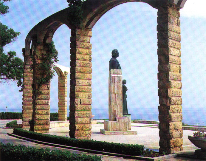 Statuia lui Eminescu din Constanța